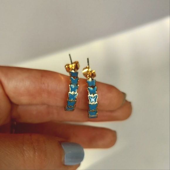 Open hoop post earrings set of 3 - Picture 3 of 5